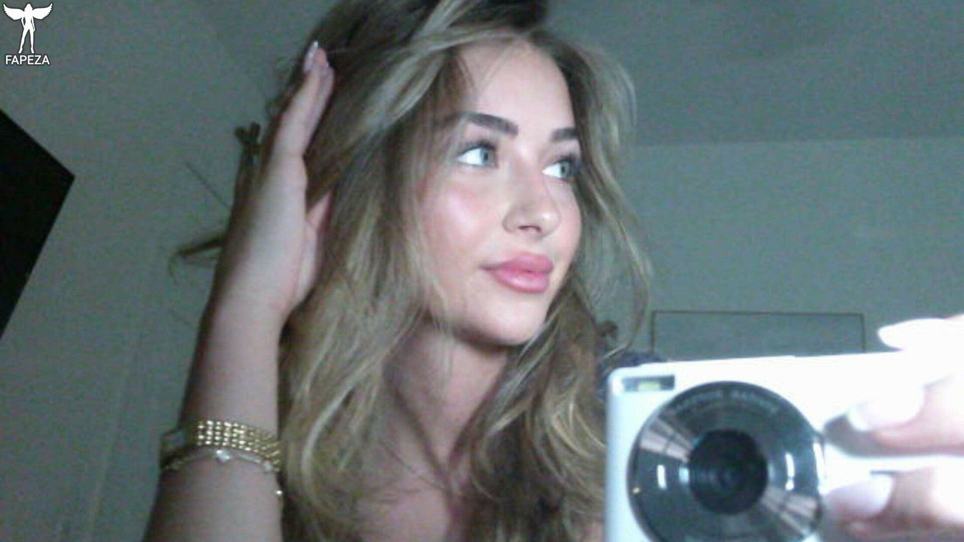 ava-majury