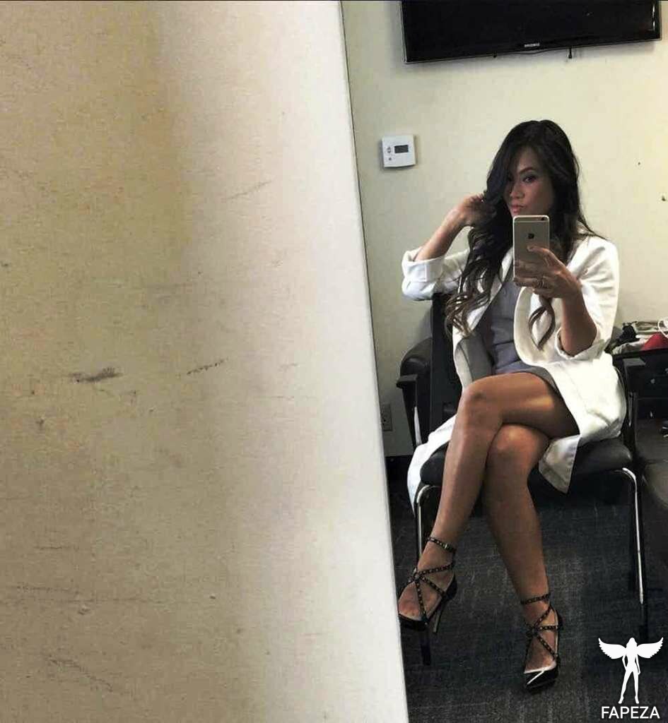 Dr Pimple Popper / Dr Sandra Lee Nude Leaks Photo #1 - Fapeza