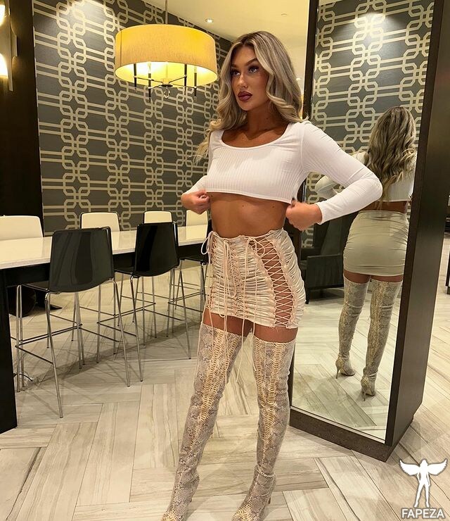 izzi_bee
