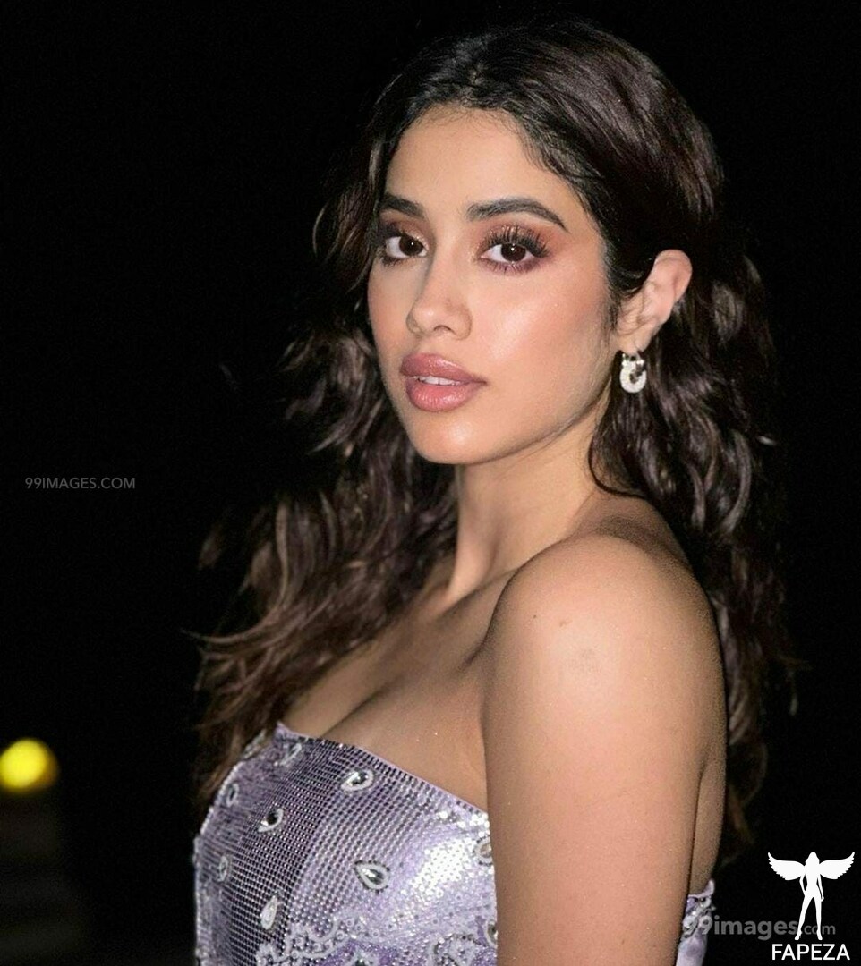 Janhvi Kapoor / janhvikapoor Nude Leaks Photo #21 - Fapeza