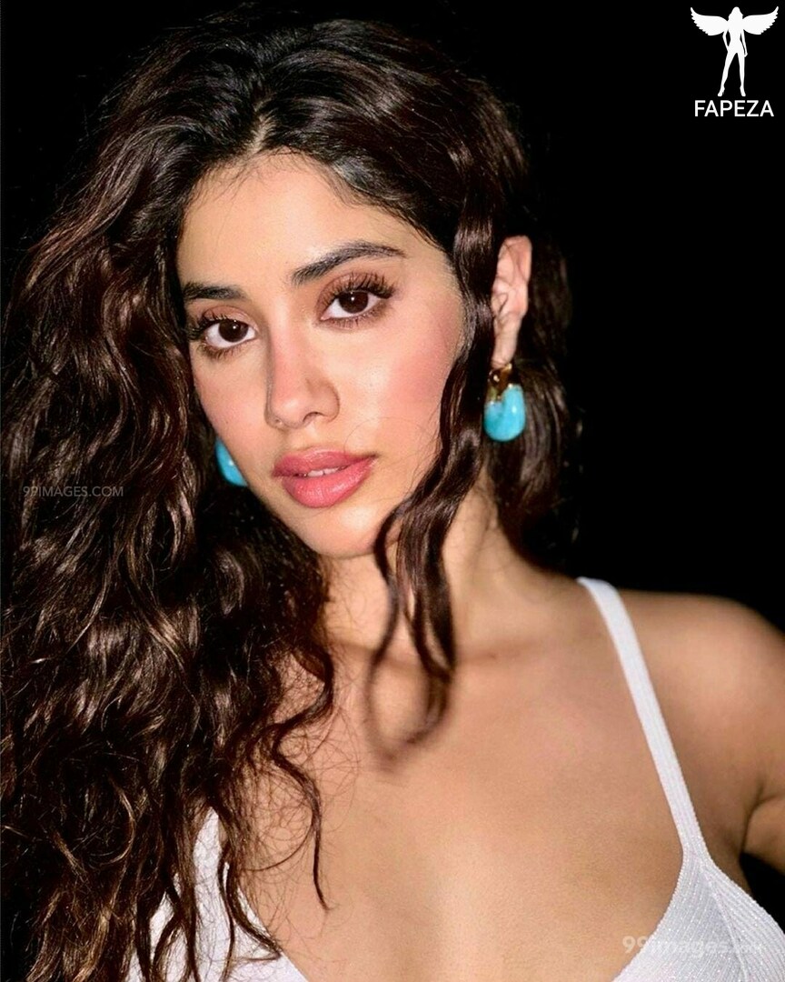 Janhvi Kapoor / janhvikapoor Nude Leaks Photo #52 - Fapeza