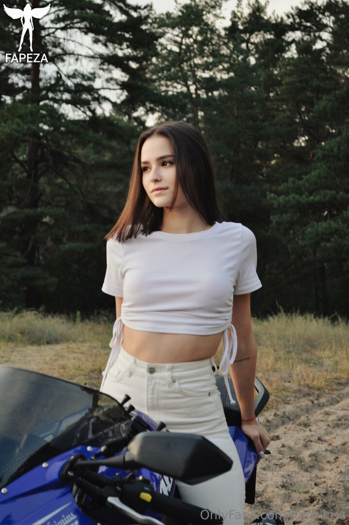 julia_kiss