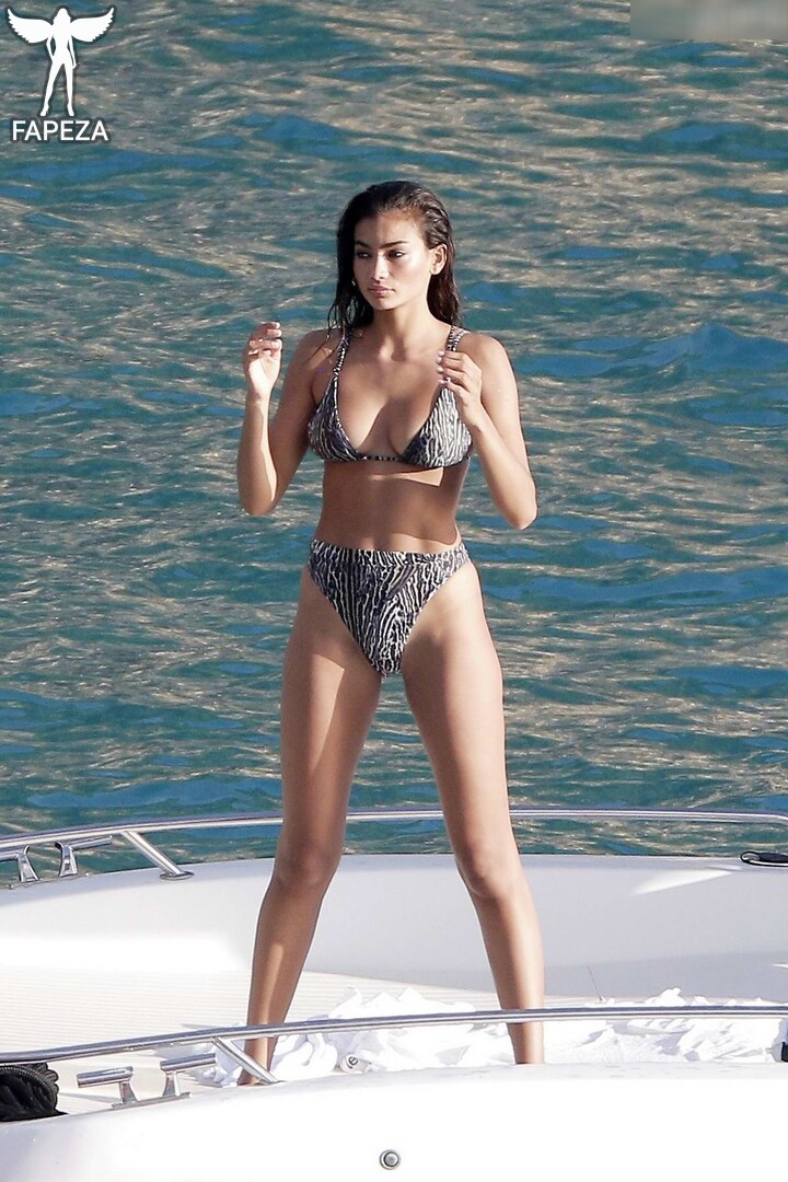 Kelly Gale / kellybellyboom erome Latest Exclusive Leaked Photos