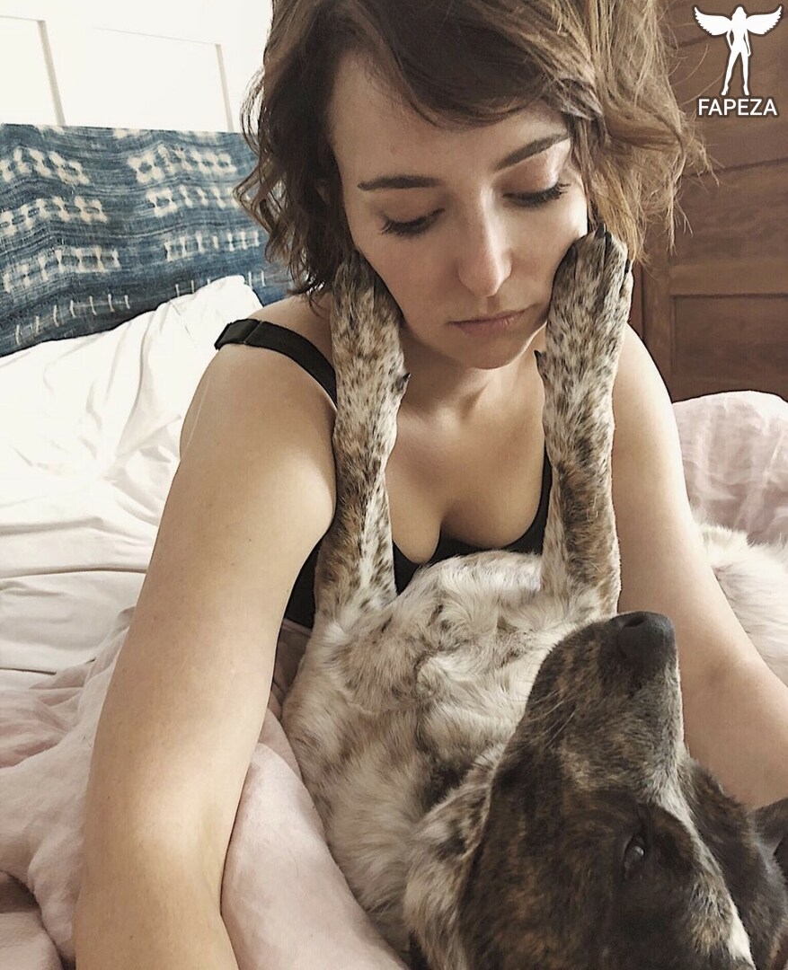 AT&T Girl / Milana Vayntrub / https: / mintmilana erome Latest Exclusive Leaked Photos