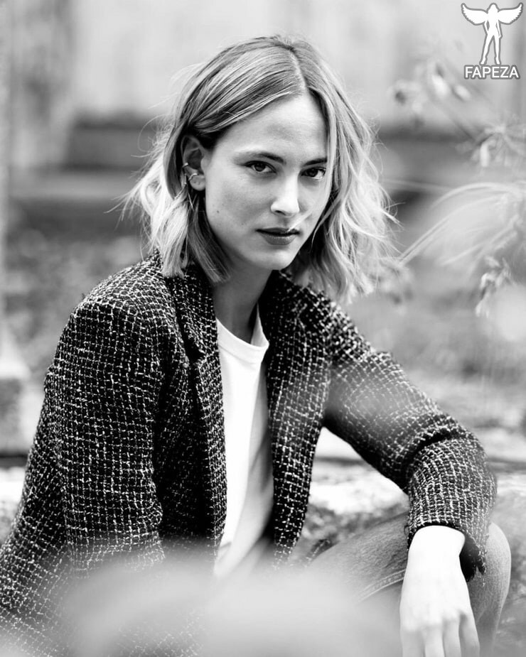 Nora Arnezeder Noraarnezederofficial Nude Leaks Photo 14 Fapeza