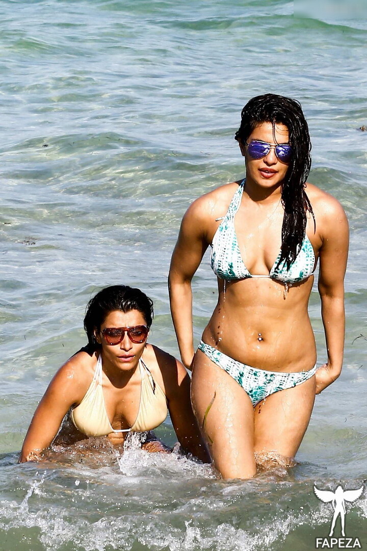 Priyanka Chopra / officialsherlynchopra / priyankachopra erome Latest Exclusive Leaked Photos