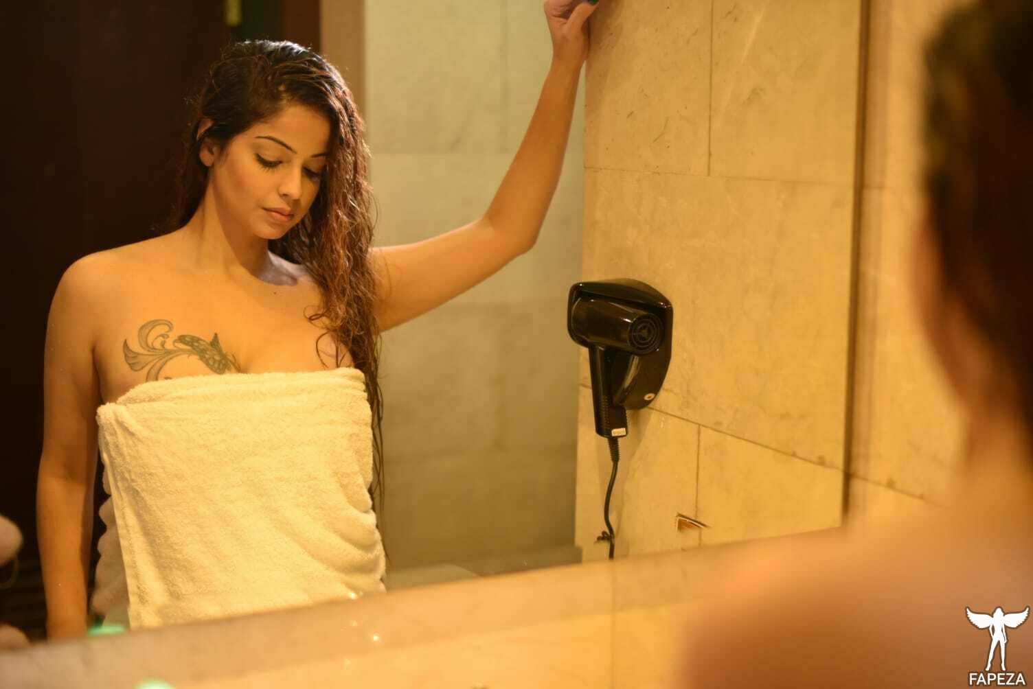 ZAREENZOYAKHAN / Zareen Zoya Khan Nude Leaks OnlyFans Photo #11 - Fapeza